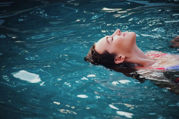 Comment voir la piscine du camping en Ardèche et quels sont ses horaires d'ouverture ?