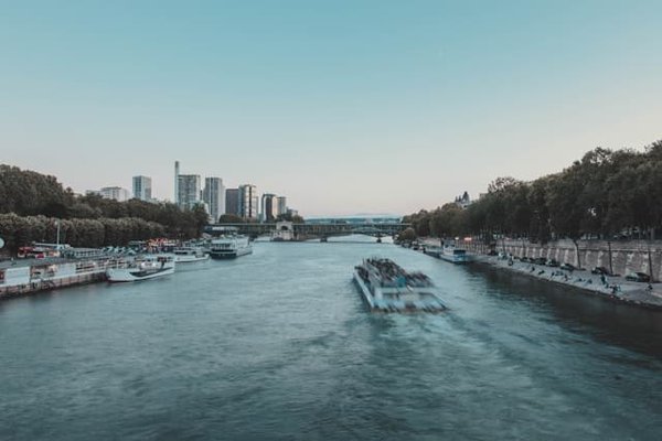 Découvrez Paris autrement : Naviguez en bateau mouche avec vos chèques vacances